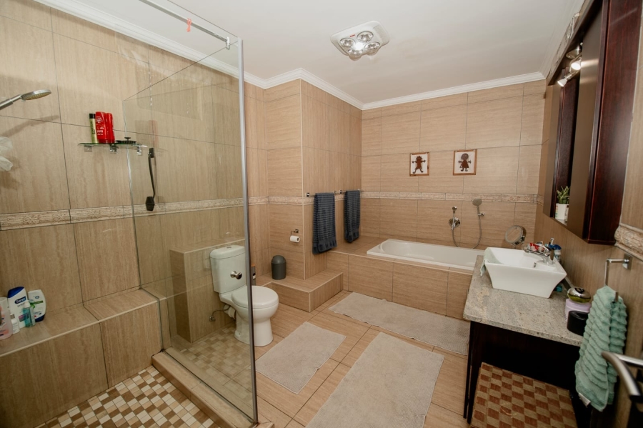 5 Bedroom Property for Sale in Baillie Park North West